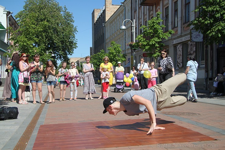 Daugavpils (www.visitdaugavpils.lv) ar vērienīgiem un saulainiem svētkiem svin 740. gadu pilsētas jubileju 151039