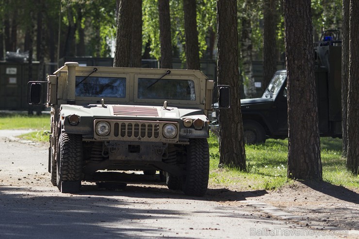 Ādažu poligonā svinīgi atklāj Baltijā vērienīgākās militārās mācības «SABER STRIKE 2015» 151174