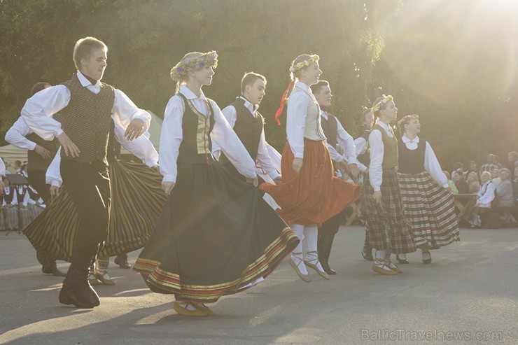 «Cik gan tālu Jāņu diena?» - svētku ielīgošana Limbažos 152075