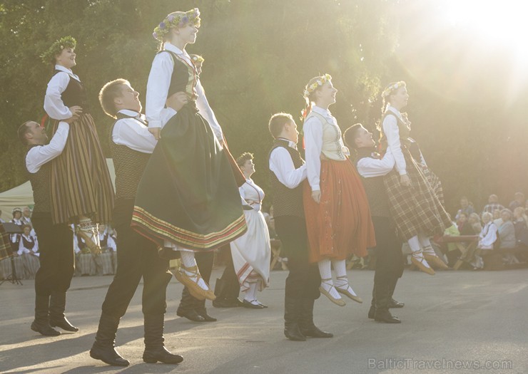 «Cik gan tālu Jāņu diena?» - svētku ielīgošana Limbažos 152076