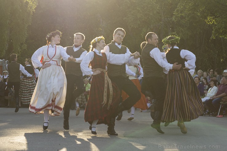 «Cik gan tālu Jāņu diena?» - svētku ielīgošana Limbažos 152077