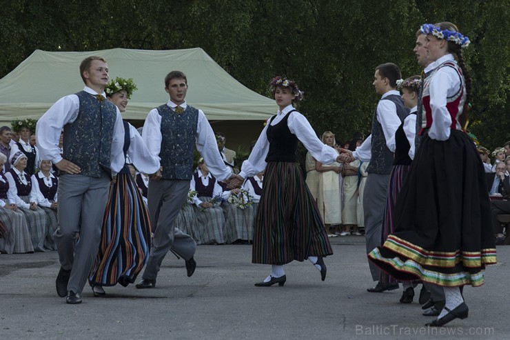 «Cik gan tālu Jāņu diena?» - svētku ielīgošana Limbažos 152082