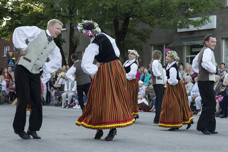 «Cik gan tālu Jāņu diena?» - svētku ielīgošana Limbažos 152084