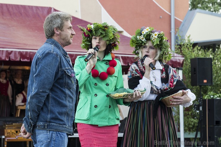 «Cik gan tālu Jāņu diena?» - svētku ielīgošana Limbažos 152090