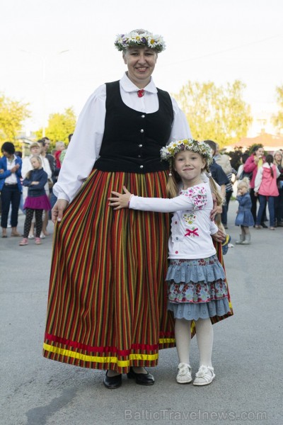 «Cik gan tālu Jāņu diena?» - svētku ielīgošana Limbažos 152093