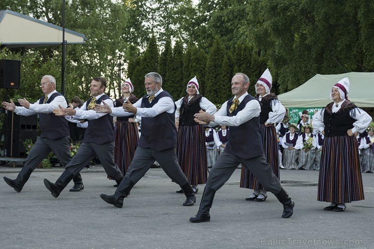 «Cik gan tālu Jāņu diena?» - svētku ielīgošana Limbažos 152094