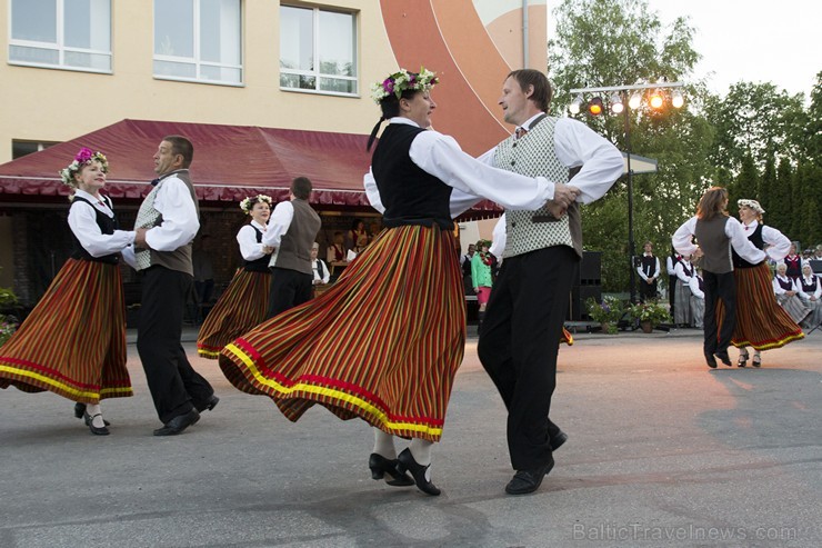 «Cik gan tālu Jāņu diena?» - svētku ielīgošana Limbažos 152100