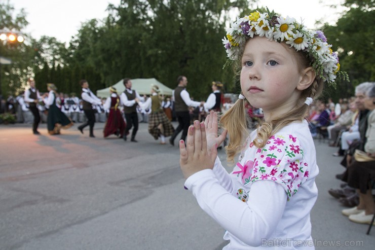 «Cik gan tālu Jāņu diena?» - svētku ielīgošana Limbažos 152102