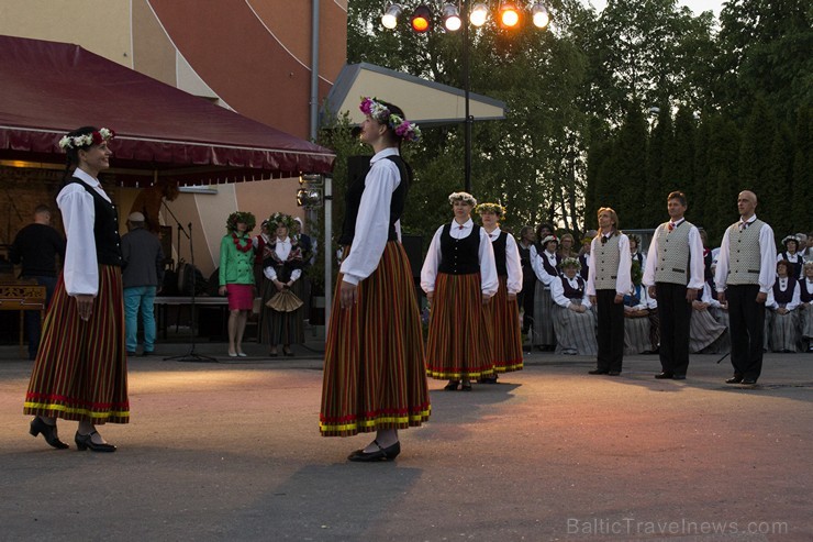 «Cik gan tālu Jāņu diena?» - svētku ielīgošana Limbažos 152110