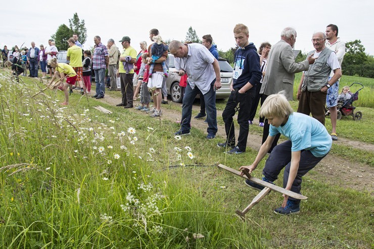 Āsteres pļaušanas svētki pulcē apkārtnes labākos un ātrākos pļāvējus 152264