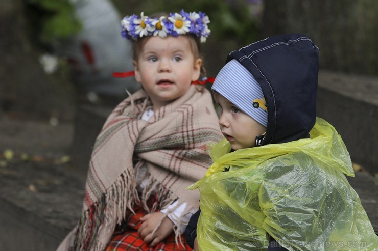 Jāņu nakts svinības Dzegužkalnā pulcē tradicionālās Jāņu svinēšanas piekritējus 152320