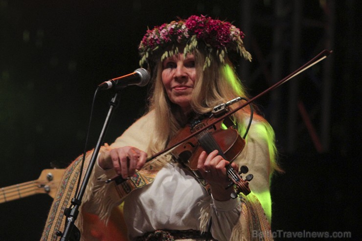 Jāņu nakts svinības Dzegužkalnā pulcē tradicionālās Jāņu svinēšanas piekritējus 152348