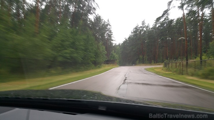 Biķernieku trases taisnākajos posmos daži autobraucēji sasniedza 185 km/h 153177