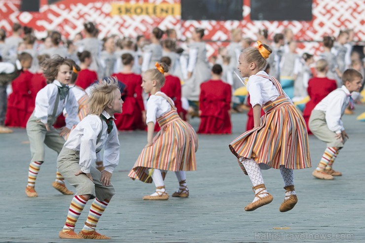 Aizvadīts tautas deju lieluzveduma «LĪDZ VARAVĪKSNEI TIKT» ģenerālmēģinājums 153470