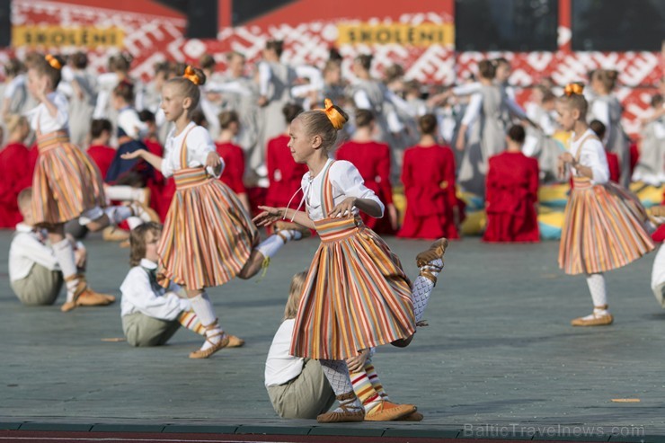 Aizvadīts tautas deju lieluzveduma «LĪDZ VARAVĪKSNEI TIKT» ģenerālmēģinājums 153471