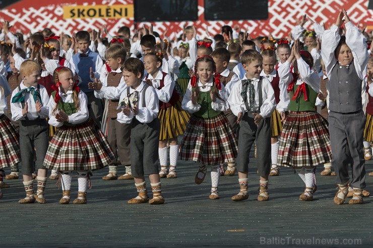 Aizvadīts tautas deju lieluzveduma «LĪDZ VARAVĪKSNEI TIKT» ģenerālmēģinājums 153477