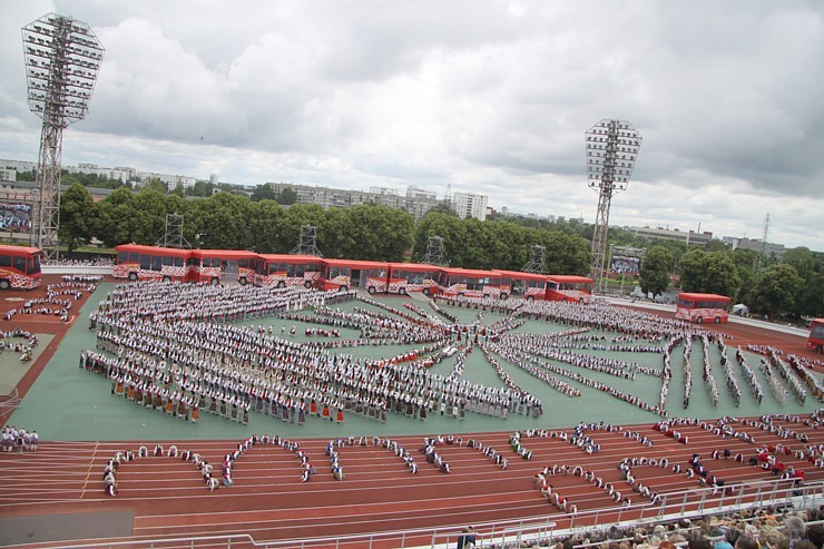 Daugavas stadionā ir grandiozi noslēdzies deju lielkoncerts «Līdz varavīksnei tikt» 153843