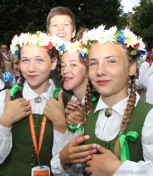 Daugavas stadionā ir grandiozi noslēdzies deju lielkoncerts «Līdz varavīksnei tikt» 153856