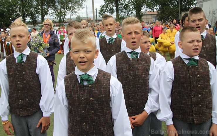 Daugavas stadionā ir grandiozi noslēdzies deju lielkoncerts «Līdz varavīksnei tikt» 154079