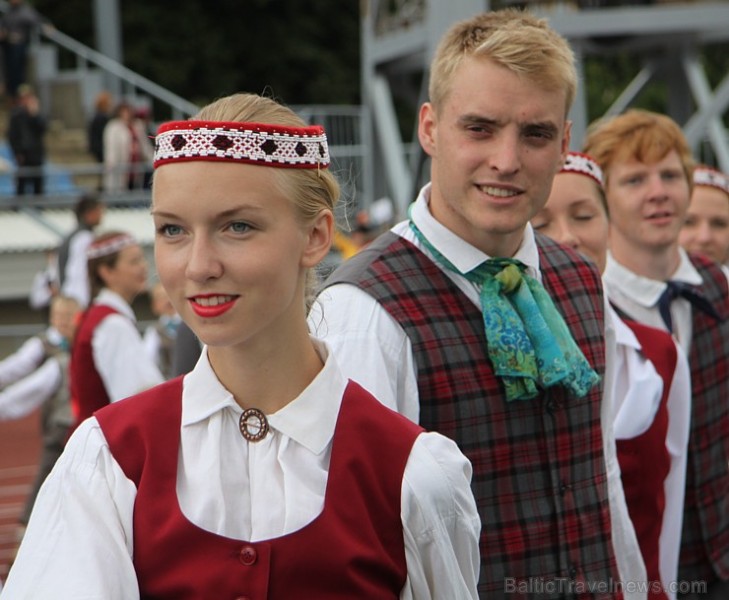 Daugavas stadionā ir grandiozi noslēdzies deju lielkoncerts «Līdz varavīksnei tikt» 154081