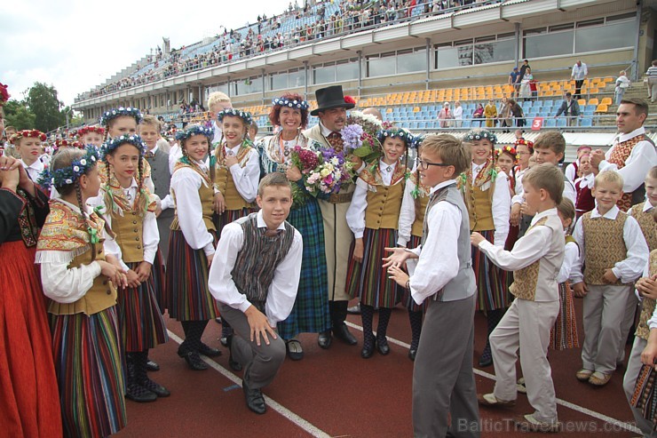 Daugavas stadionā ir grandiozi noslēdzies deju lielkoncerts «Līdz varavīksnei tikt» 154092