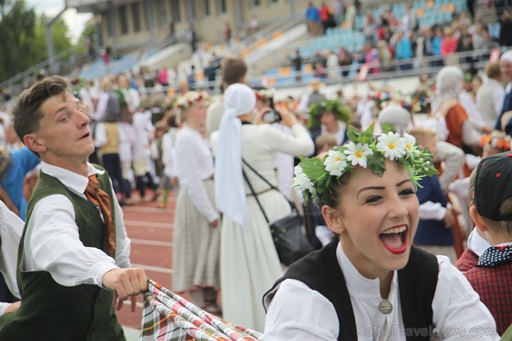 Daugavas stadionā ir grandiozi noslēdzies deju lielkoncerts «Līdz varavīksnei tikt» 154756