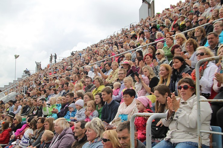 Daugavas stadionā ir grandiozi noslēdzies deju lielkoncerts «Līdz varavīksnei tikt» 154764