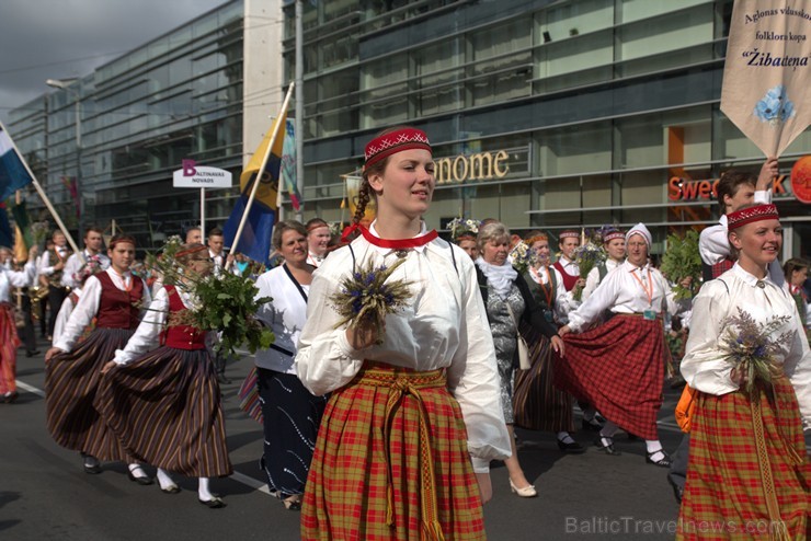 XI Latvijas skolu jaunatnes dziesmu un deju svētku gājiens - atrodi savu kolektīvu (1.daļa) 153902