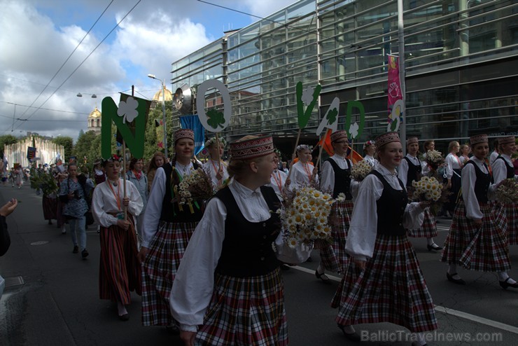 XI Latvijas skolu jaunatnes dziesmu un deju svētku gājiens - atrodi savu kolektīvu (1.daļa) 153966