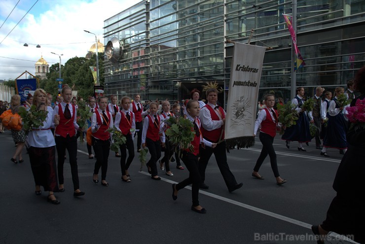 XI Latvijas skolu jaunatnes dziesmu un deju svētku gājiens - atrodi savu kolektīvu (1.daļa) 154004