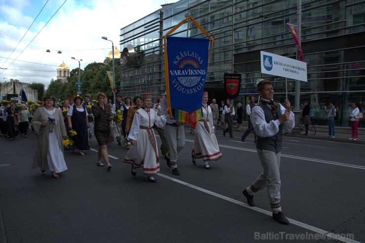 XI Latvijas skolu jaunatnes dziesmu un deju svētku gājiens - atrodi savu kolektīvu (1.daļa) 154008