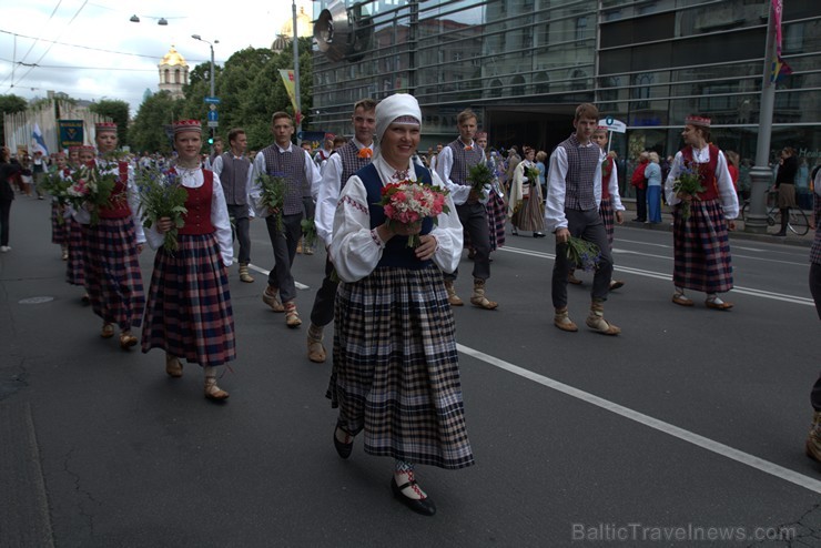 XI Latvijas skolu jaunatnes dziesmu un deju svētku gājiens - atrodi savu kolektīvu (1.daļa) 154026