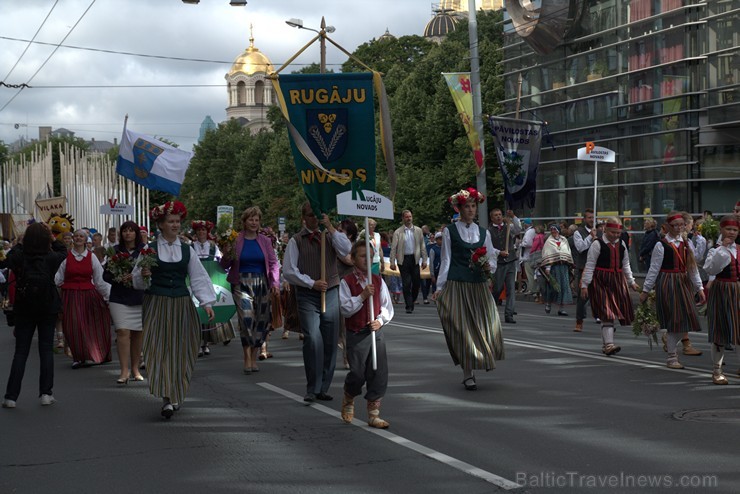 XI Latvijas skolu jaunatnes dziesmu un deju svētku gājiens - atrodi savu kolektīvu (1.daļa) 154033