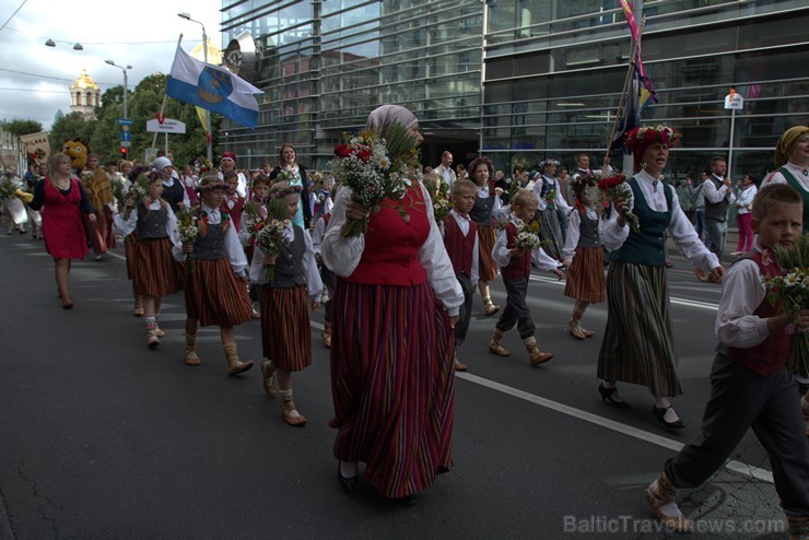 XI Latvijas skolu jaunatnes dziesmu un deju svētku gājiens - atrodi savu kolektīvu (1.daļa) 154038