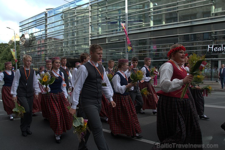 XI Latvijas skolu jaunatnes dziesmu un deju svētku gājiens - atrodi savu kolektīvu (1.daļa) 154054