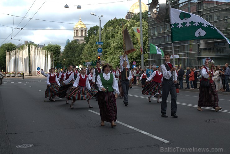 XI Latvijas skolu jaunatnes dziesmu un deju svētku gājiens - atrodi savu kolektīvu (1.daļa) 154059