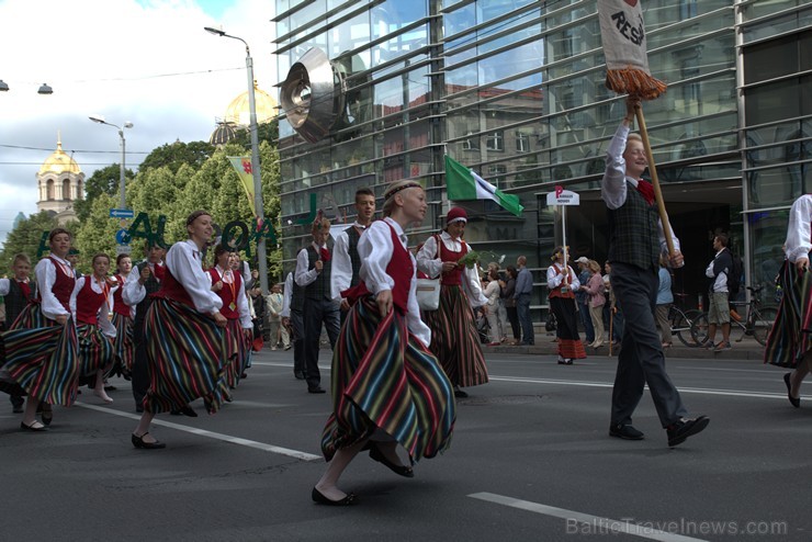 XI Latvijas skolu jaunatnes dziesmu un deju svētku gājiens - atrodi savu kolektīvu (1.daļa) 154061