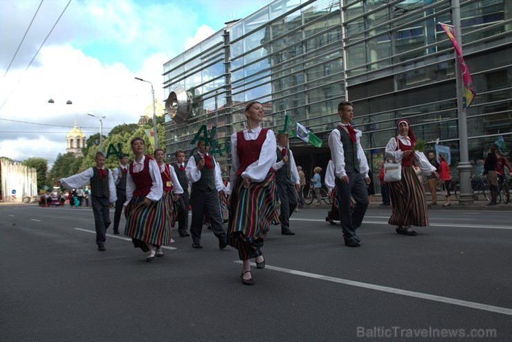 XI Latvijas skolu jaunatnes dziesmu un deju svētku gājiens - atrodi savu kolektīvu (1.daļa) 154063