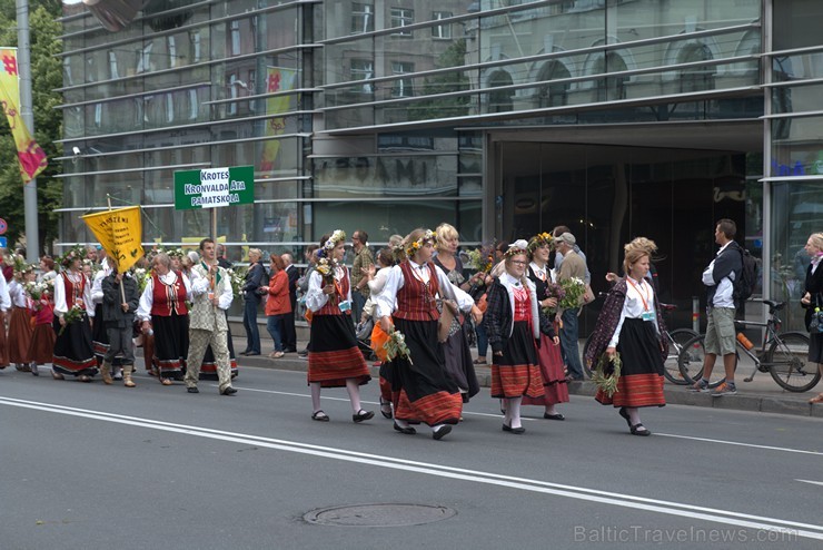 XI Latvijas skolu jaunatnes dziesmu un deju svētku gājiens - atrodi savu kolektīvu (1.daļa) 154068