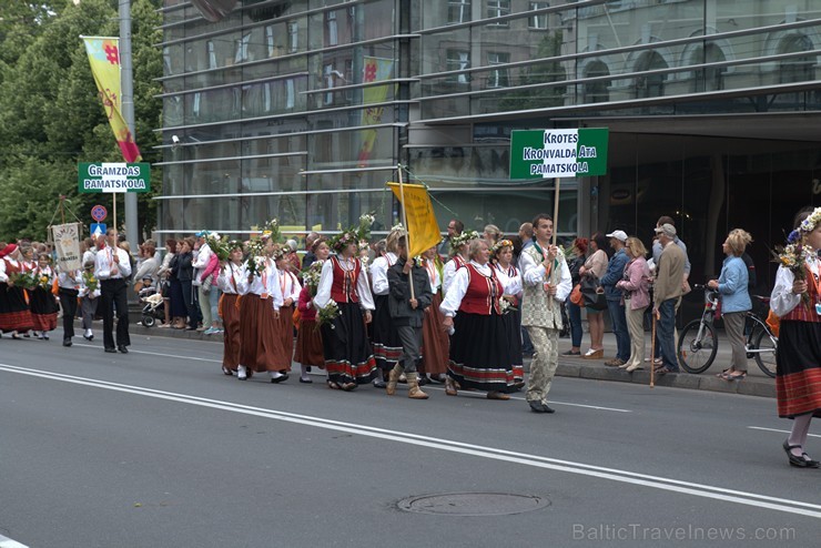 XI Latvijas skolu jaunatnes dziesmu un deju svētku gājiens - atrodi savu kolektīvu (1.daļa) 154069