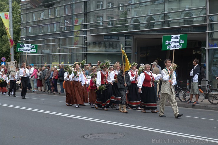 XI Latvijas skolu jaunatnes dziesmu un deju svētku gājiens - atrodi savu kolektīvu (1.daļa) 154070