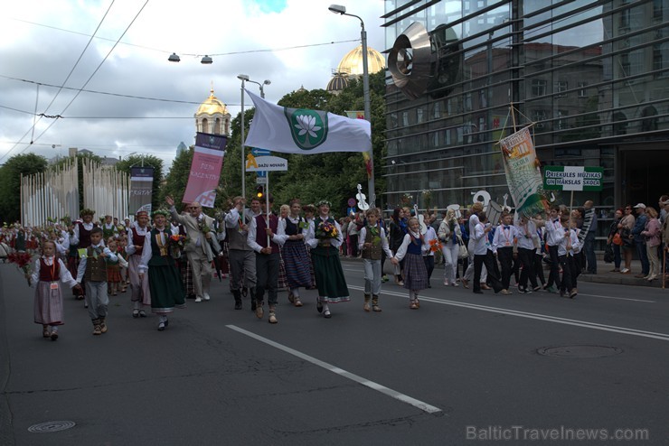 XI Latvijas skolu jaunatnes dziesmu un deju svētku gājiens - atrodi savu kolektīvu (1.daļa) 154073