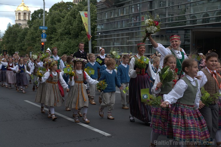 XI Latvijas skolu jaunatnes dziesmu un deju svētku gājiens - atrodi savu kolektīvu (3.daļa) 154104