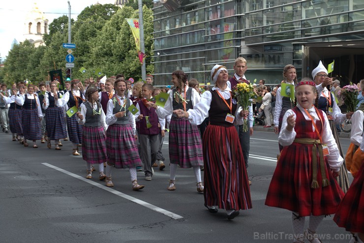 XI Latvijas skolu jaunatnes dziesmu un deju svētku gājiens - atrodi savu kolektīvu (3.daļa) 154117