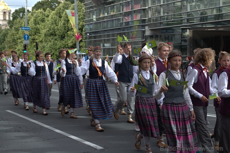 XI Latvijas skolu jaunatnes dziesmu un deju svētku gājiens - atrodi savu kolektīvu (3.daļa) 154119