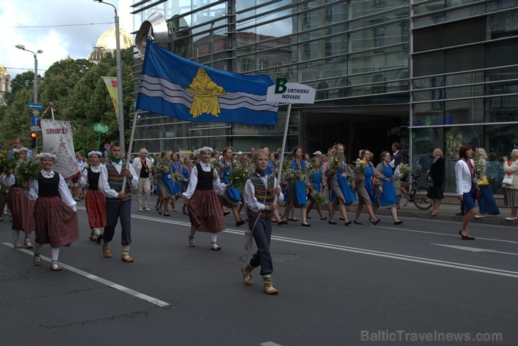 XI Latvijas skolu jaunatnes dziesmu un deju svētku gājiens - atrodi savu kolektīvu (3.daļa) 154137