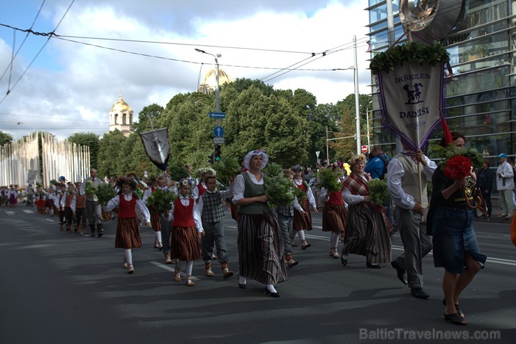 XI Latvijas skolu jaunatnes dziesmu un deju svētku gājiens - atrodi savu kolektīvu (3.daļa) 154193