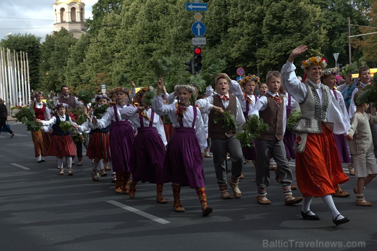 XI Latvijas skolu jaunatnes dziesmu un deju svētku gājiens - atrodi savu kolektīvu (4.daļa) 154199