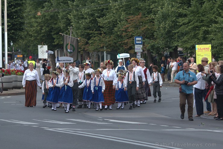 XI Latvijas skolu jaunatnes dziesmu un deju svētku gājiens - atrodi savu kolektīvu (4.daļa) 154202