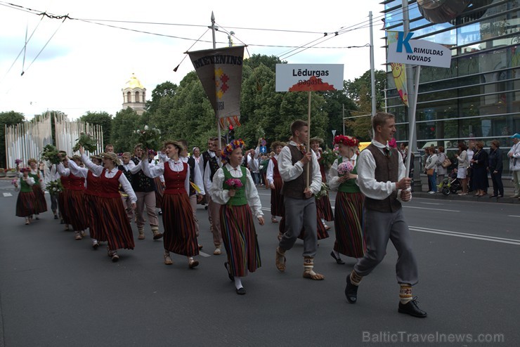 XI Latvijas skolu jaunatnes dziesmu un deju svētku gājiens - atrodi savu kolektīvu (4.daļa) 154204